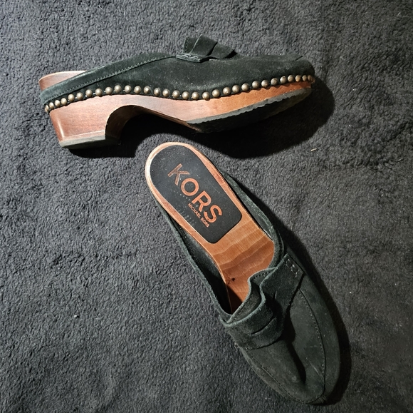 Size 8 Michael Kors womens shoes - Picture 2 of 2